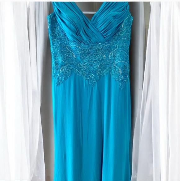 Elegant Teal Evening Gown - Picture 7 of 16